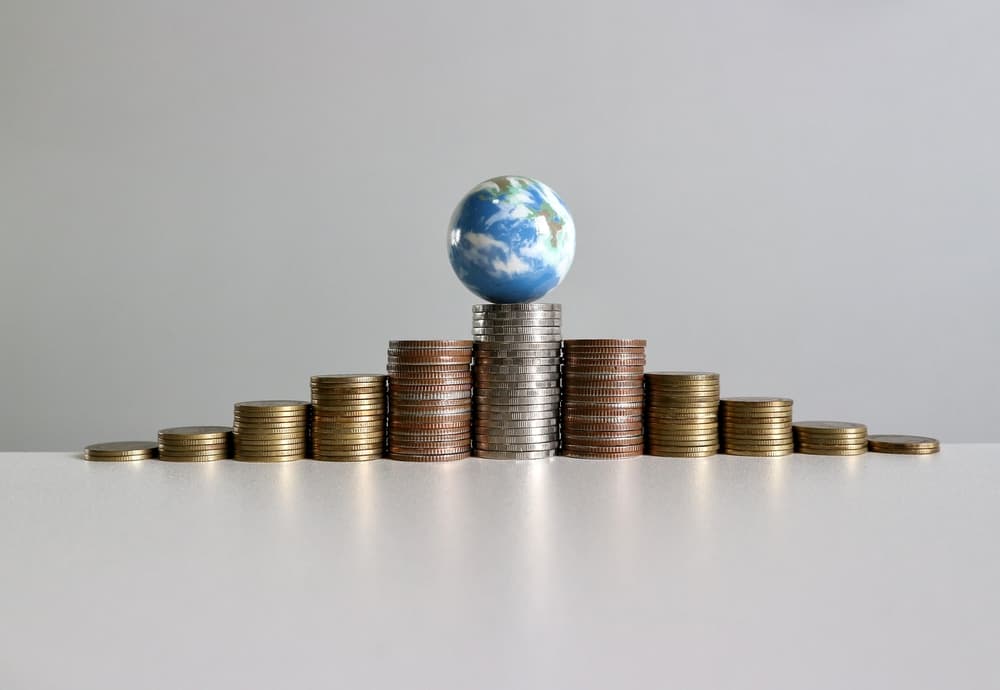 How consistent is IMF classification of exchange rate arrangement and data adequacy?